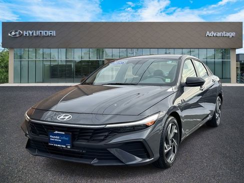 Certified 2025 Hyundai Elantra Sport image 4