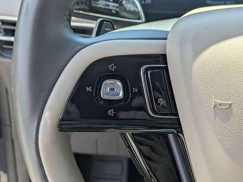 Used 2023 Lincoln Corsair Reserve AWD/4WD image 17
