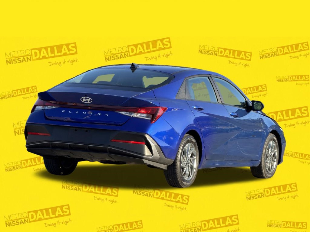 Used 2024 Hyundai Elantra SEL FWD image 4