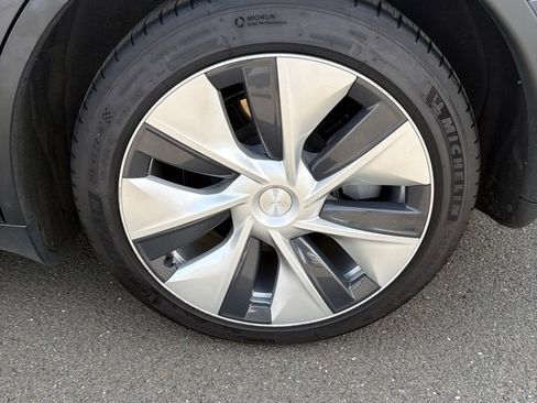 Used 2021 Tesla Model Y Long Range AWD/4WD image 11