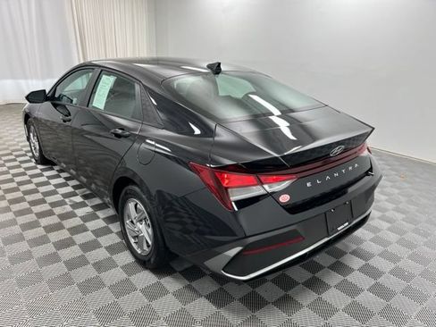 Used 2025 Hyundai Elantra SE FWD image 6