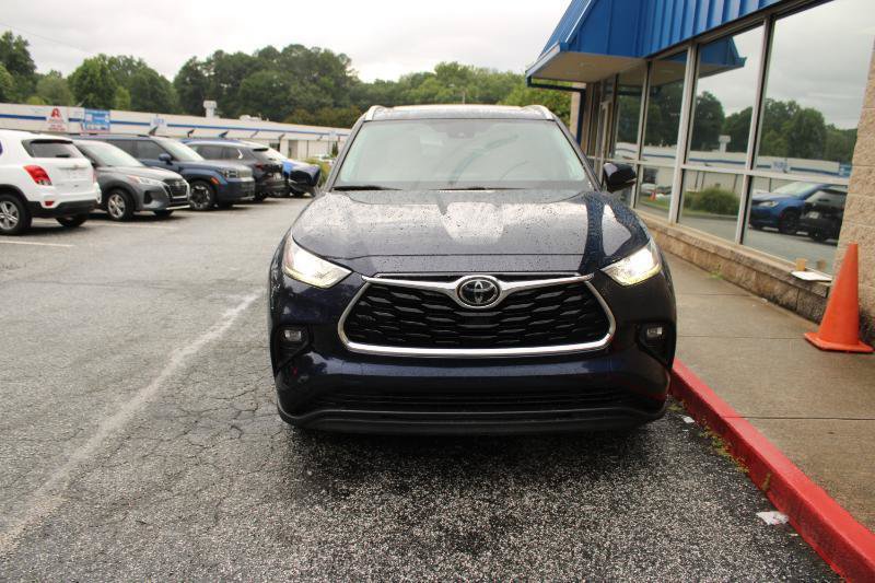Used 2021 Toyota Highlander Limited FWD image 2