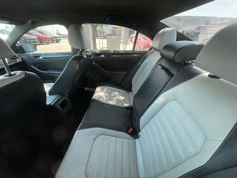 Used 2015 Volkswagen Jetta Sport FWD image 6
