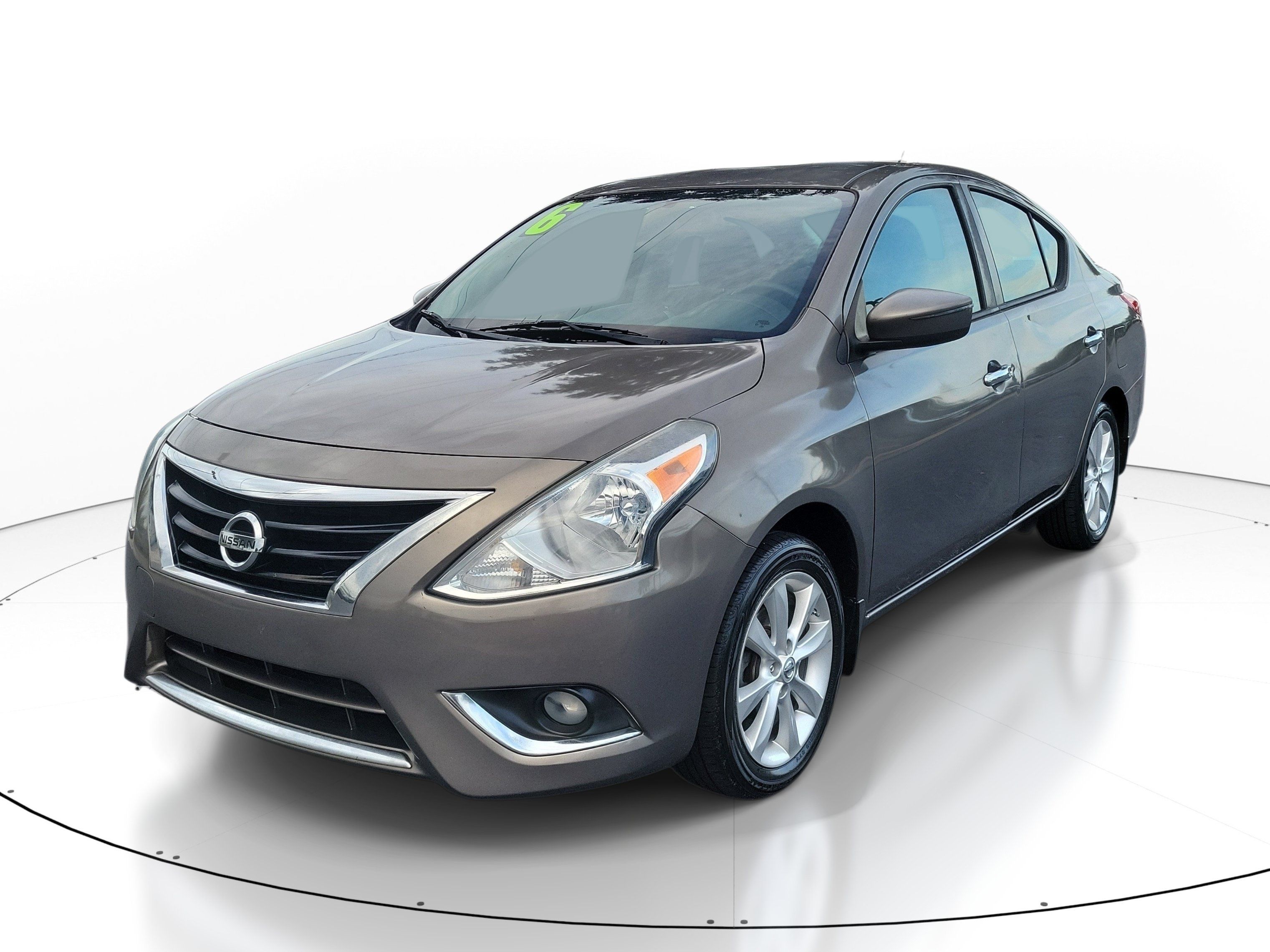 Used 2016 Nissan Versa FWD image 3