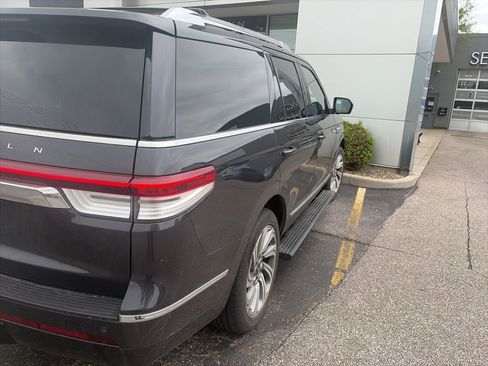 Used 2022 Lincoln Navigator Reserve AWD/4WD image 3