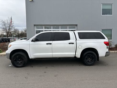 Used 2010 Toyota Tundra 4x4 CrewMax image 2