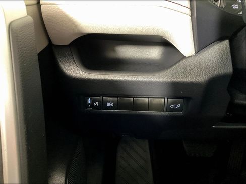 Used 2022 Toyota RAV4 XLE w/ Convenience Package AWD/4WD image 15
