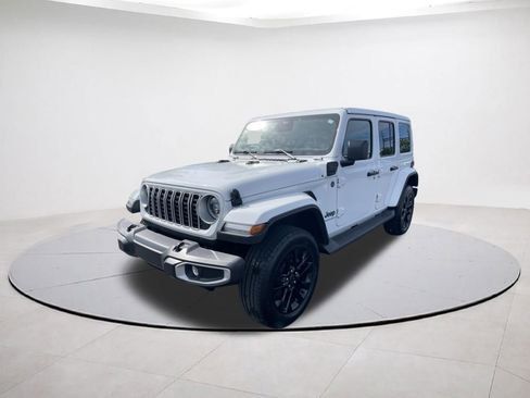 Certified 2025 Jeep Wrangler Unlimited Sahara AWD/4WD image 3