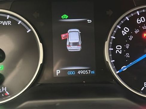 Used 2022 Toyota RAV4 LE AWD/4WD image 16