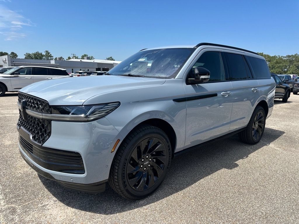 New 2025 Lincoln Navigator Reserve w/ Jet Appearance Package AWD/4WD image 3