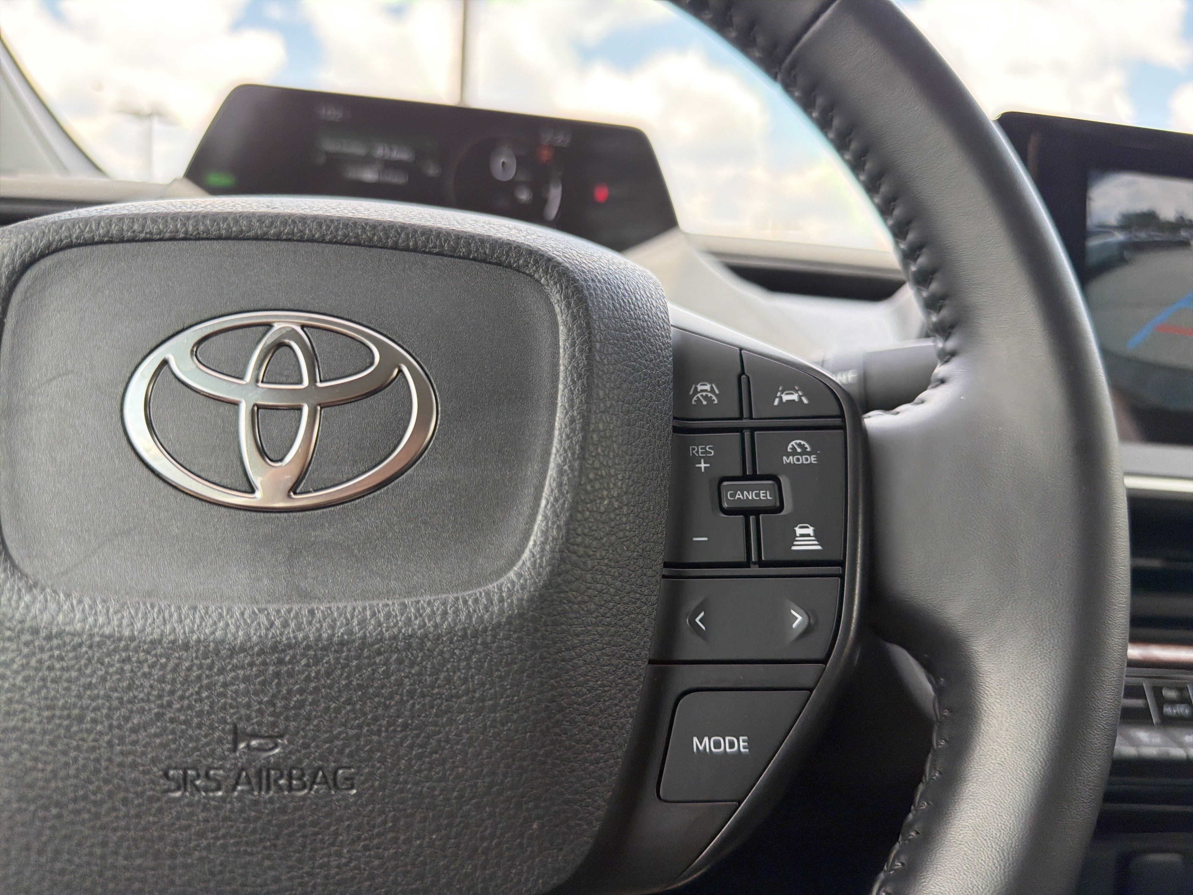 Certified 2025 Toyota Prius LE AWD/4WD image 11