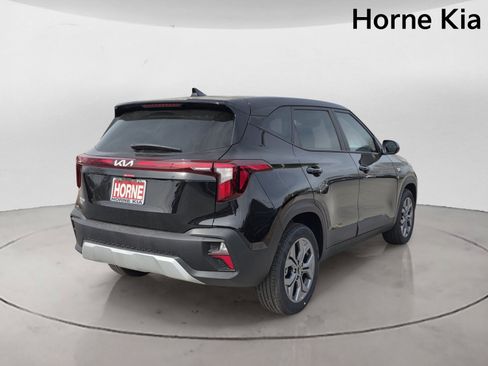 New 2026 Kia Seltos LX FWD image 4