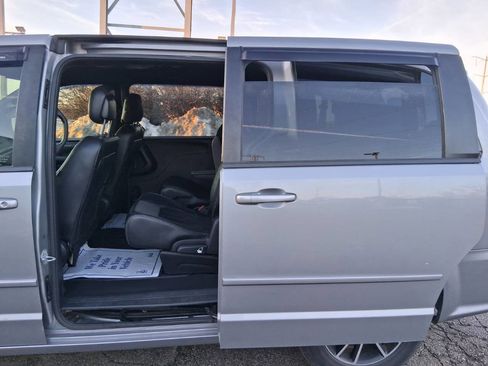 Used 2014 Dodge Grand Caravan SXT image 8