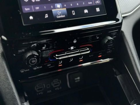 Used 2025 Jeep Grand Cherokee Altitude AWD/4WD image 14