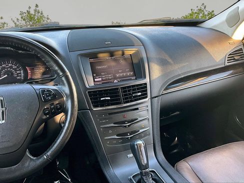 Used 2013 Lincoln MKT AWD image 6