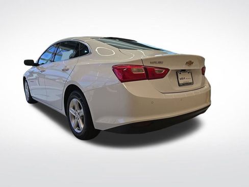 Used 2024 Chevrolet Malibu LT image 3