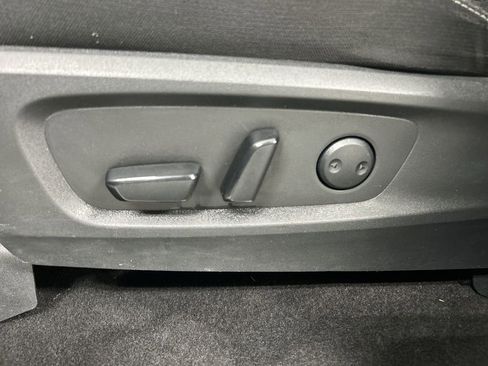 Used 2023 Nissan Pathfinder SV w/ Black Appearance Package image 10