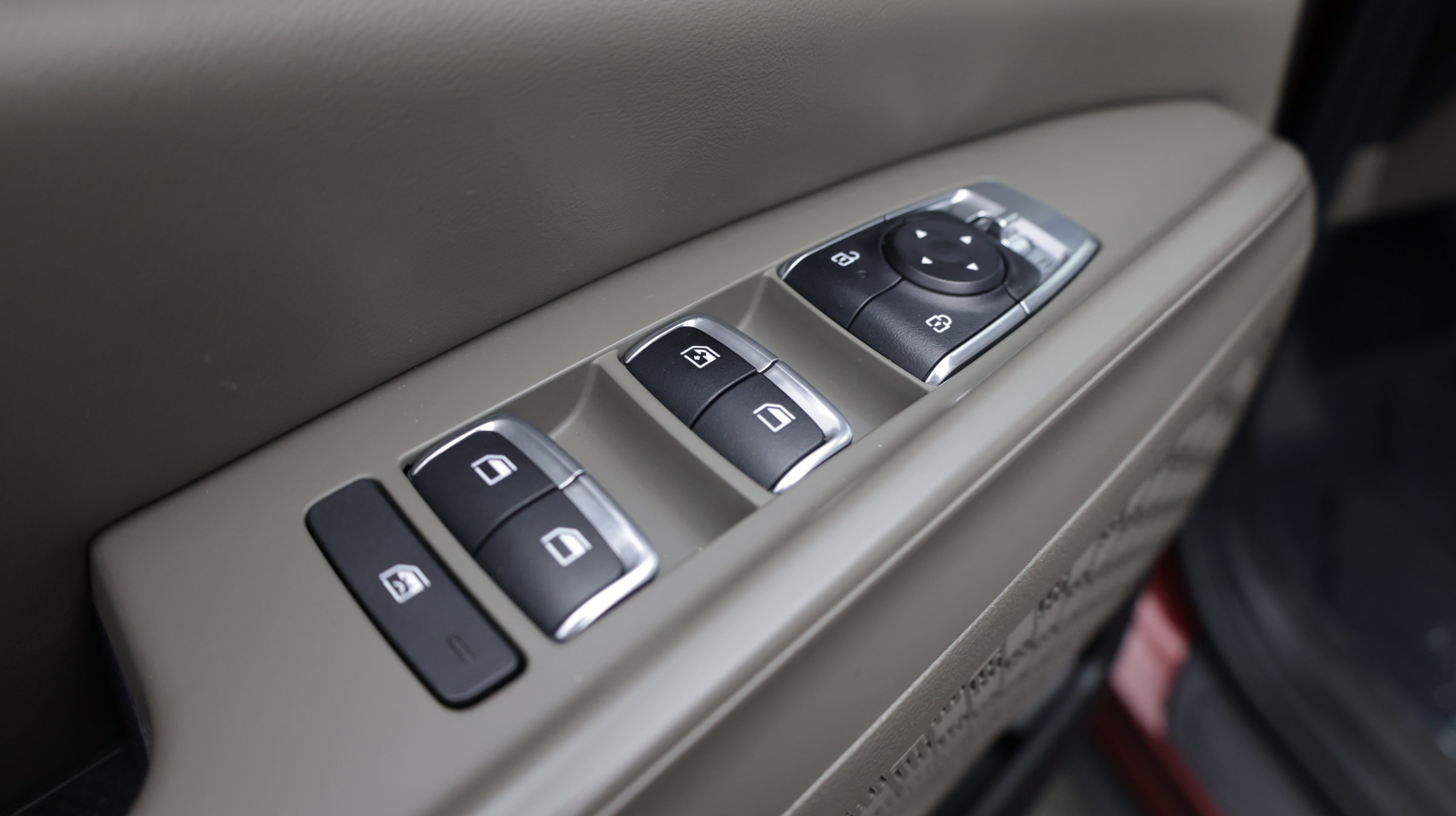 Used 2025 Kia Carnival FWD image 14