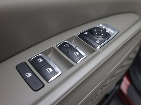Used 2025 Kia Carnival FWD image 14