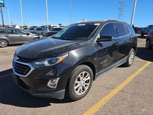 Used 2019 Chevrolet Equinox LT w/ Sun & Navigation Package image 8