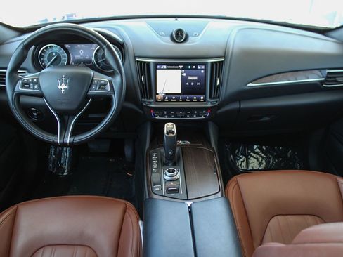 Used 2023 Maserati Levante GT image 13