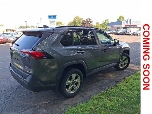 Used 2021 Toyota RAV4 XLE AWD/4WD image 5