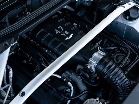 Used 2015 Aston Martin V8 Vantage GT image 30