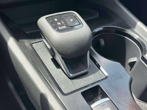 Used 2023 Nissan Rogue SV AWD/4WD image 29