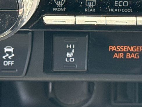 Used 2021 Toyota RAV4 XLE w/ Convenience Package AWD/4WD image 29