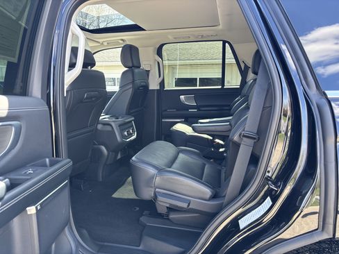Used 2025 Ford Expedition Platinum AWD/4WD image 31