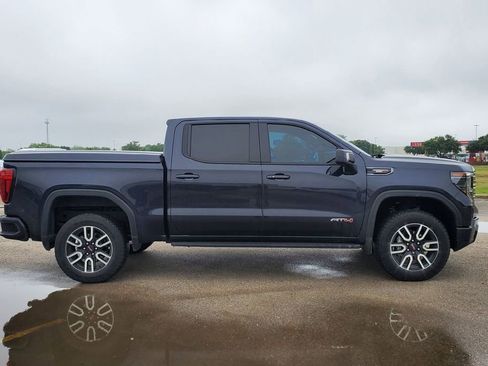 Used 2025 GMC Sierra 1500 AT4 w/ AT4 Premium Package AWD/4WD image 5