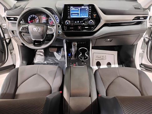 Used 2021 Toyota Highlander L image 49