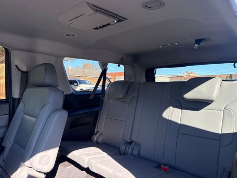 Used 2019 Chevrolet Suburban LT image 17