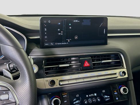 Used 2025 Genesis G70 2.5T image 18