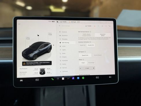 Used 2024 Tesla Model Y Long Range RWD image 29