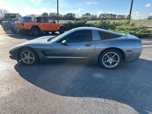 Used 2004 Chevrolet Corvette Coupe image 6