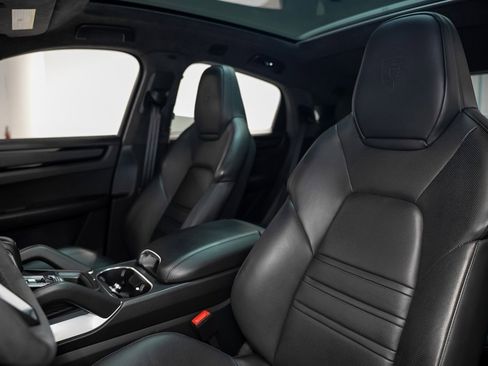 Used 2022 Porsche Cayenne Turbo S image 31
