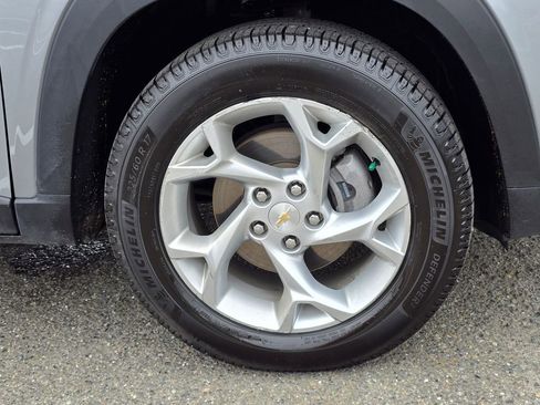 Used 2024 Chevrolet Trax LS w/ LS Convenience Package FWD image 9