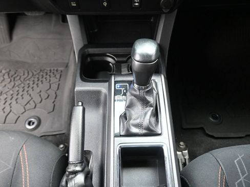 Used 2017 Toyota Tacoma TRD Off-Road w/ Tow Package (A/T) image 10