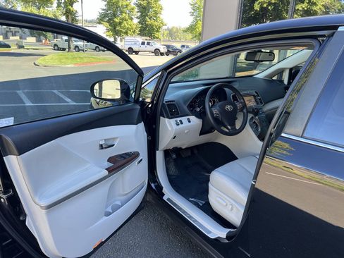 Used 2010 Toyota Venza w/ Comfort Pkg FWD image 7