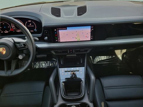 Used 2025 Porsche Cayenne image 17