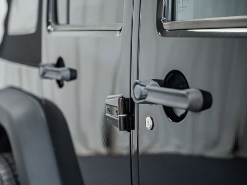 Used 2014 Jeep Wrangler Unlimited Rubicon w/ Connectivity Group image 17