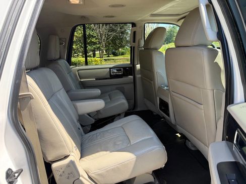 Used 2017 Lincoln Navigator L Select image 14