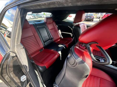 Used 2013 Dodge Challenger R/T image 17