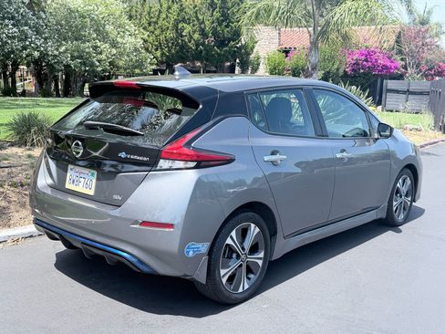 Used 2021 Nissan Leaf SV FWD image 7