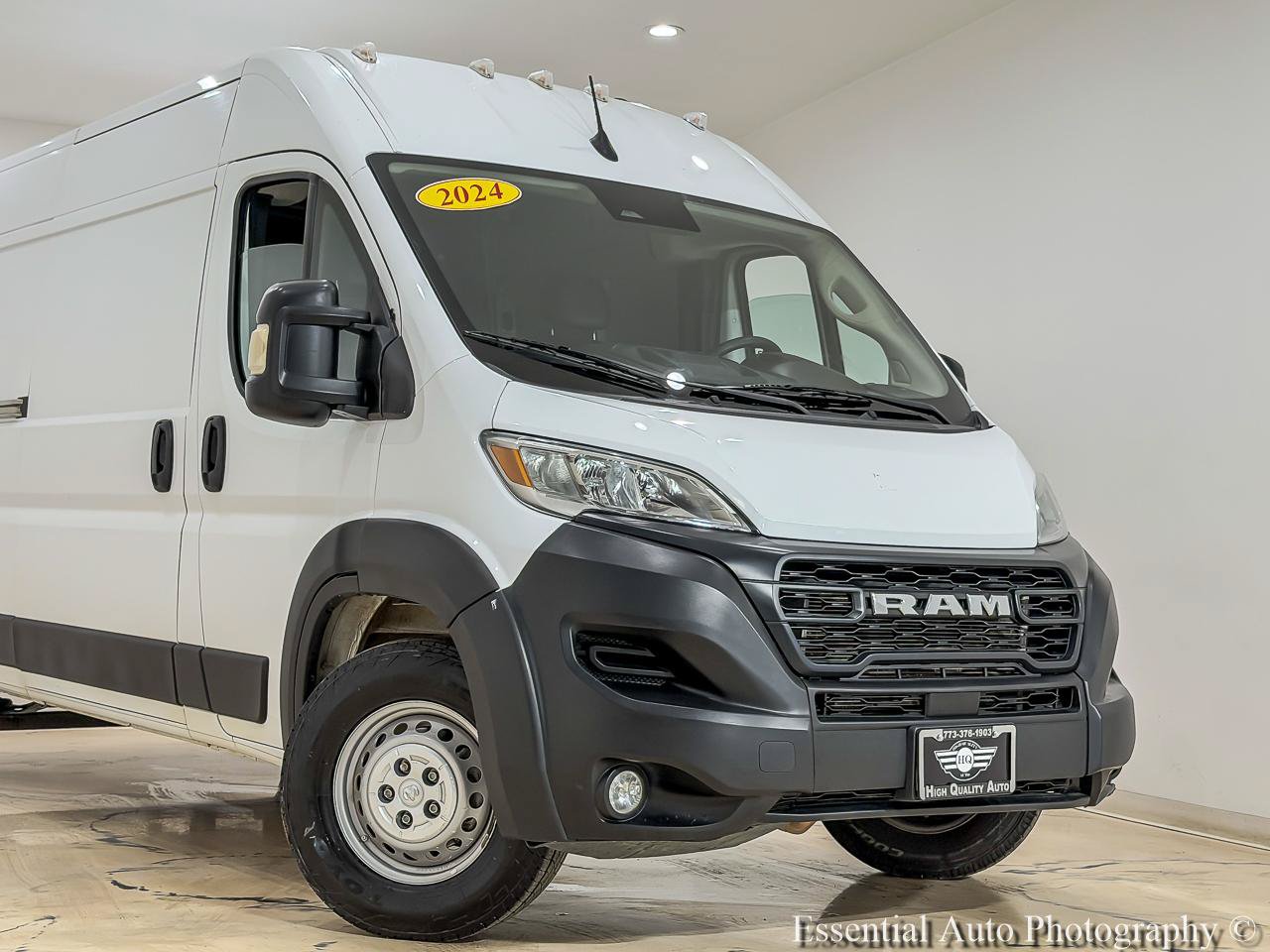 Used 2024 RAM ProMaster 2500 w/ Convenience Group FWD image 2