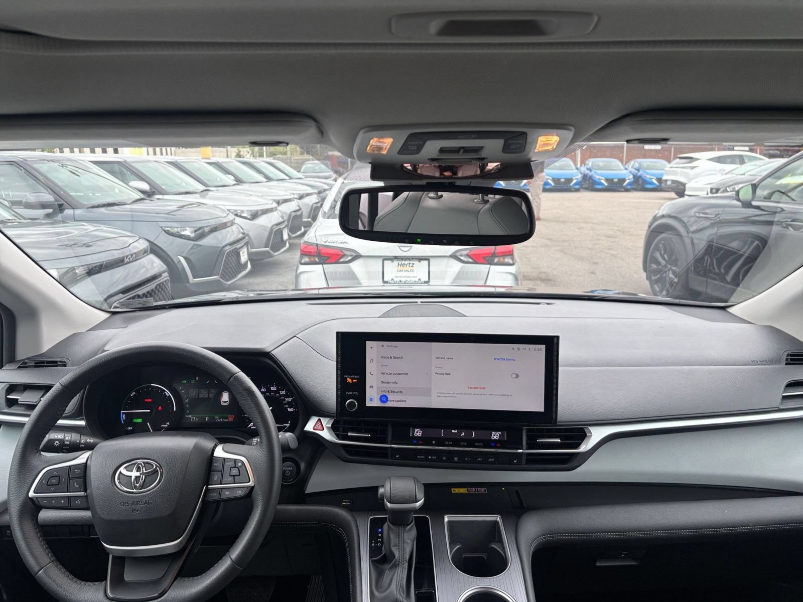 Used 2025 Toyota Sienna XLE FWD image 36