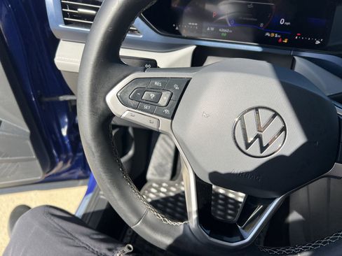 Used 2024 Volkswagen Taos SE image 18