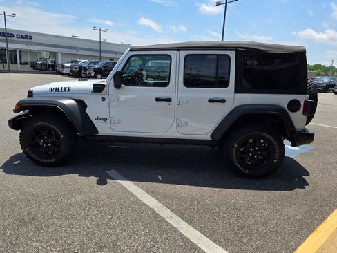 Used 2023 Jeep Wrangler Unlimited w/ Cold Weather Group AWD/4WD image 26
