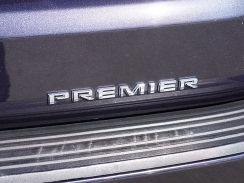 Used 2023 Chevrolet Suburban Premier image 10